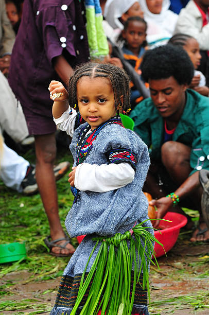 エチオピアの女の子やポップコーン - dancing africa ethiopian culture ethiopia ストックフォトと画像