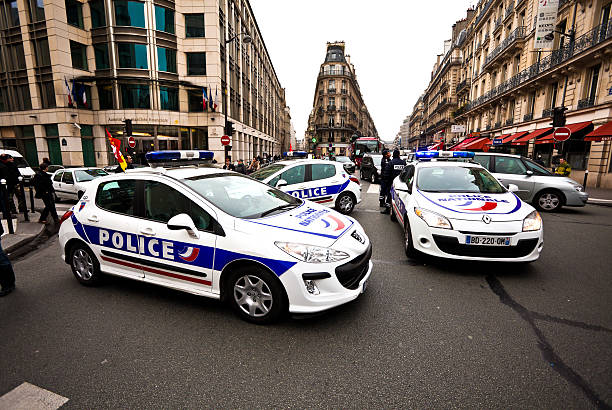 パリでフランスの警察の車 - police helmet ストックフォトと画像