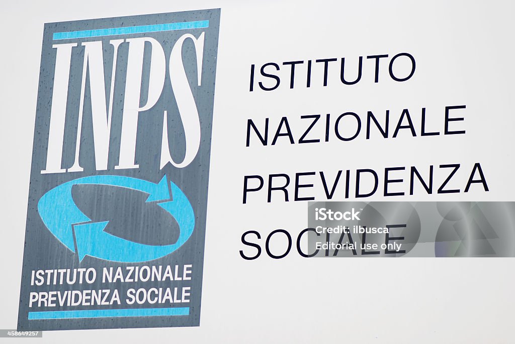 Istituto Nazionale della Previdenza Sociale （INPS ）の標識に進みます。 - 年金のロイヤリティフリーストックフォト