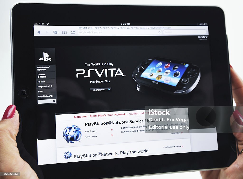 iPad отображение PSVISTA системы видео игры Sony - Стоковые фото GAFAM роялти-фри