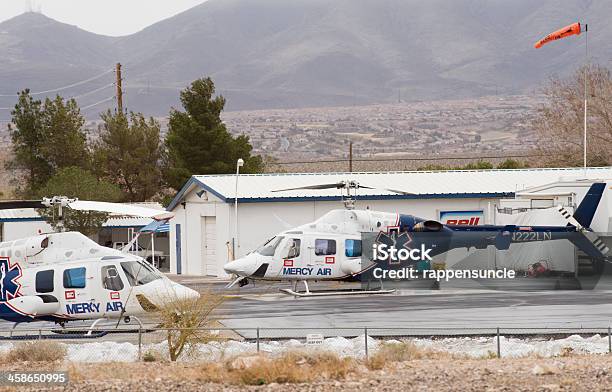 Foto de Mercy Air Helicópteros e mais fotos de stock de Acidentes e desastres - Acidentes e desastres, Ambulância Aérea, Beleza