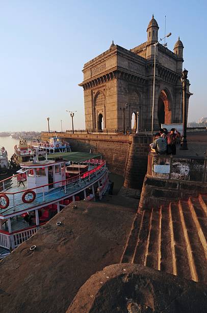 puerto y gateway - vertical gateway to india famous place travel destinations fotografías e imágenes de stock