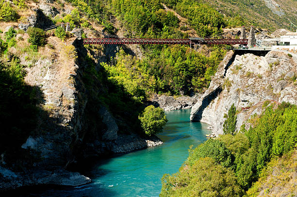 мост каварау-дома тарзанкой» - kawarau river стоковые фото и изображения