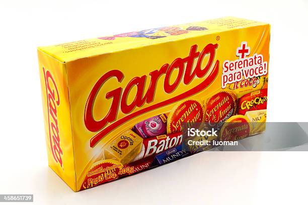 Garoto Коробка Шоколадных Конфет — стоковые фотографии и другие картинки Без людей - Без людей, Белый фон, Белый шоколад