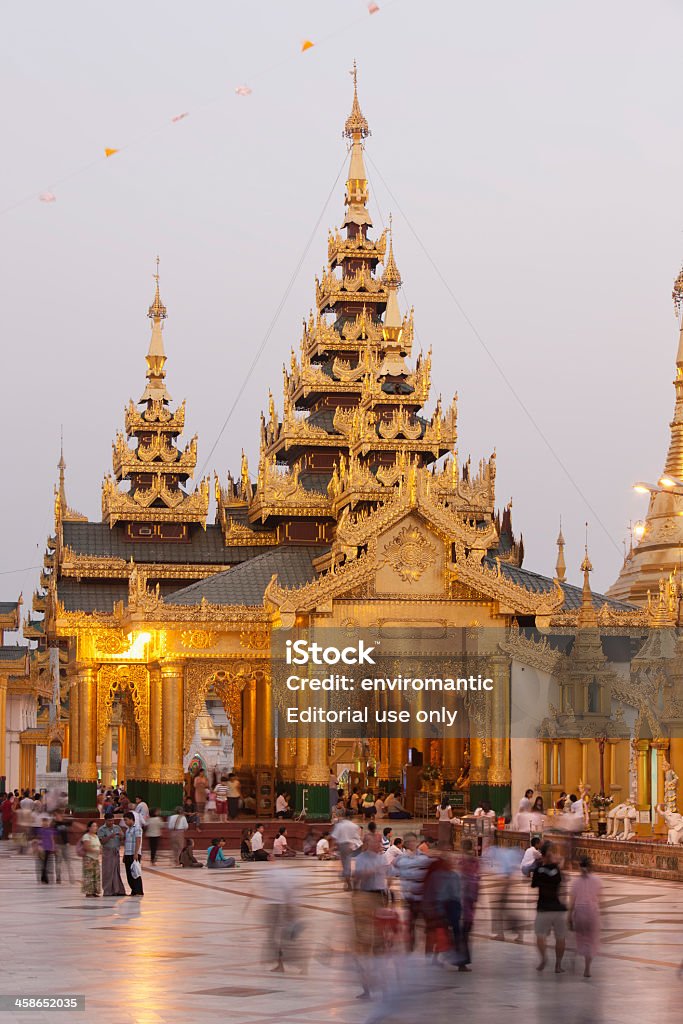 La Pagoda, actividades en Schwedagon - Foto de stock de Aguja - Chapitel libre de derechos