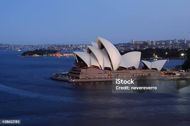 Foto de Sydney Opera House e mais fotos de stock de Arranha-céu - Arranha-céu, Austrália, Azul