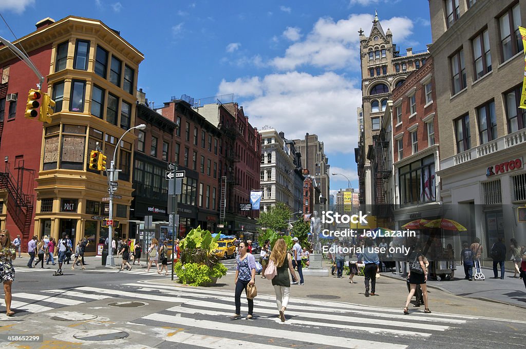 NYC 교차로, 17th Street & 브로드웨이, 행인들 건널목 - 로열티 프리 19세기 스타일 스톡 사진