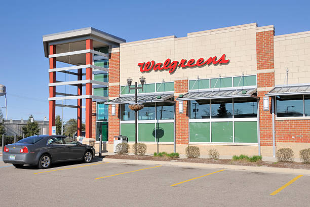 Walgreens Rochester Hills, Michigan, USA - April 29, 2011: The Walgreens on North Rochester Road in Rochester Hills, Michigan. Walgreens was founded in 1901 in Chicago, Illinois and has grown to over 8000 locations and is the largest chain of drugstores in the United States. walgreens stock pictures, royalty-free photos & images