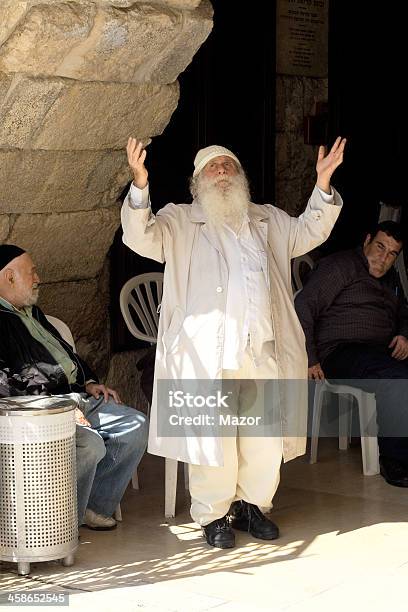 Religião Ortodoxa Jew Prays Perto Do Muro Das Lamentações - Fotografias de stock e mais imagens de Adulto