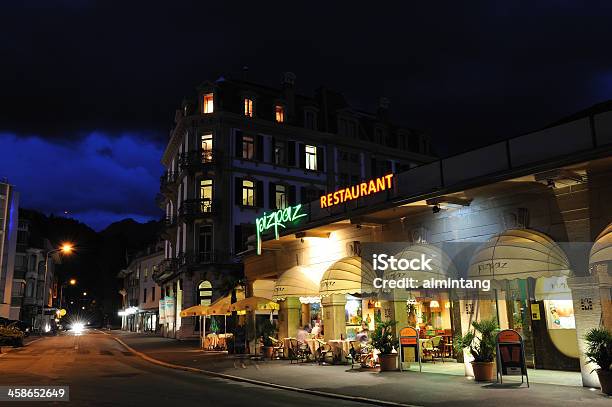 インターラーケン屋外でのお食事 - レストランのストックフォトや画像を多数ご用意 - レストラン, スイス, イルミネーション