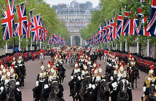 cortège royal - london england honor guard british culture nobility photos et images de collection