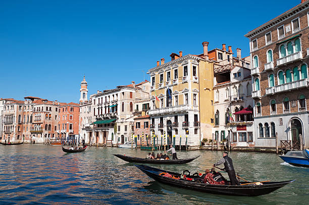 canal grande a venezia-italia - southern europe public transportation international landmark local landmark foto e immagini stock