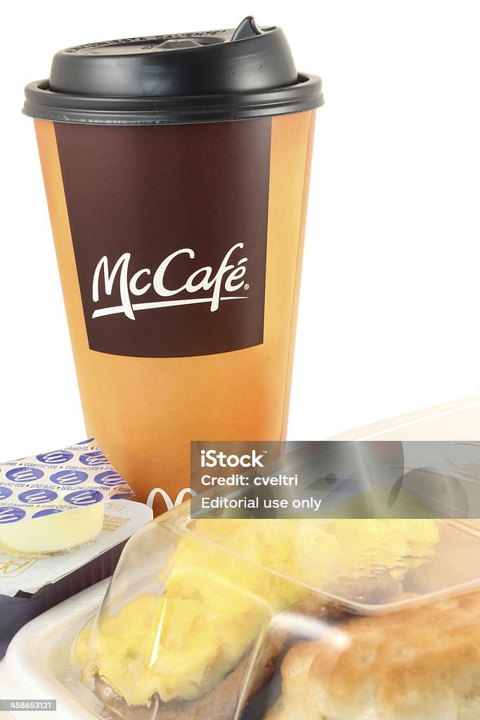 McDonald's/McCafe Kaffee, großes Frühstück mit Pfannkuchen, Fast Food - Lizenzfrei McDonald's Stock-Foto