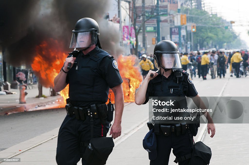 Brûler Voiture de Police - Photo de Police libre de droits