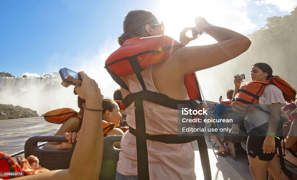 Touristen Fotografieren in Iguazu falls, Argentinien-Boot - Lizenzfrei Floßfahrt Stock-Foto