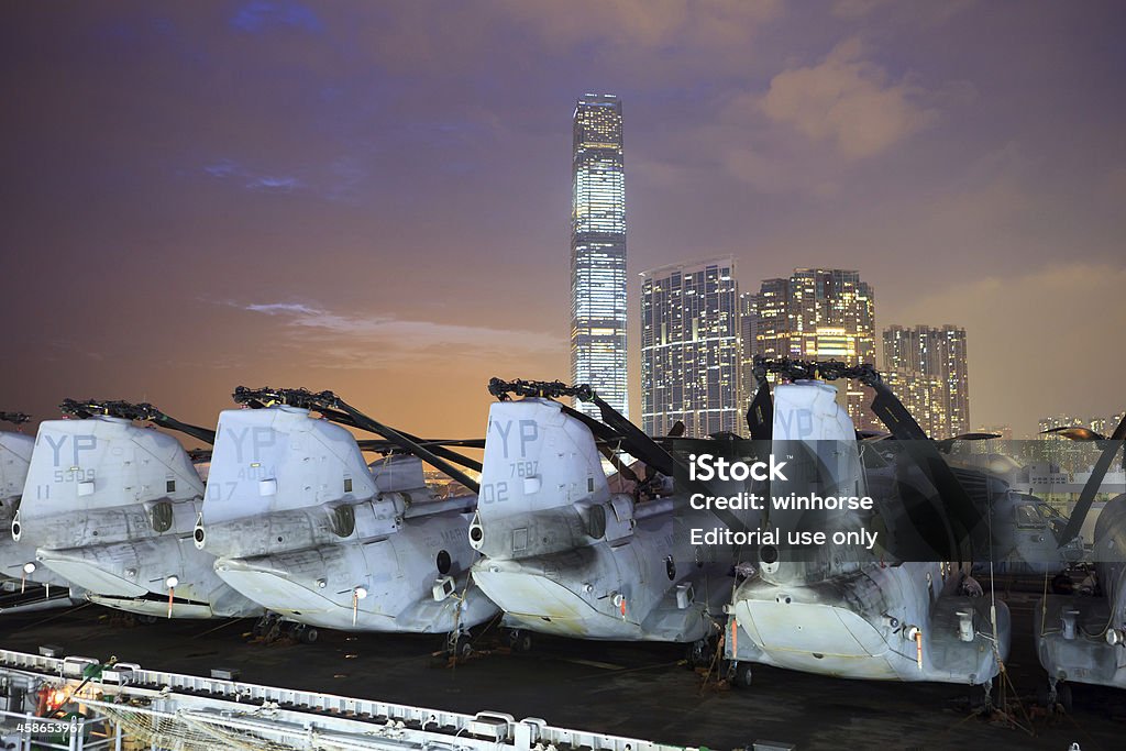 Lo USS Boxer a Hong Kong - Foto stock royalty-free di Acqua