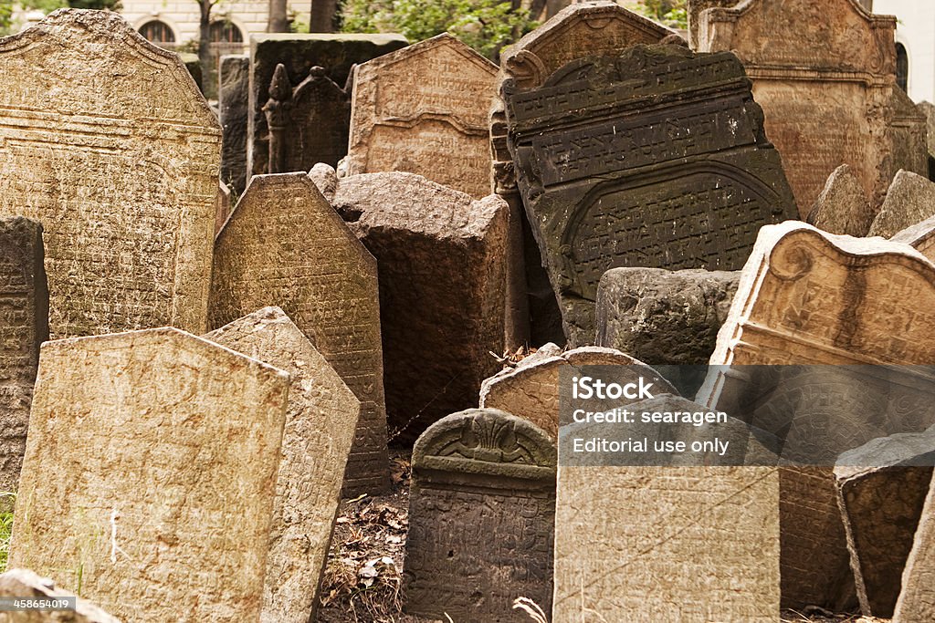 Headstones no cemitério judeu - Foto de stock de Cripta royalty-free