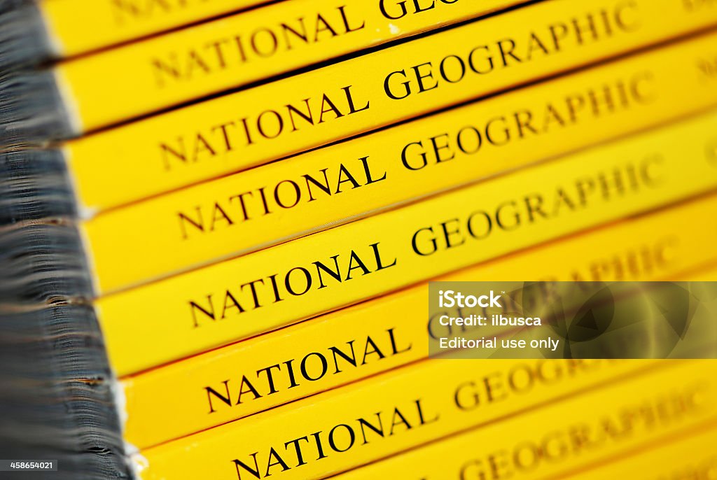 Une pile de magazines National Geographic macro gros plan - Photo de National Geographic Society libre de droits
