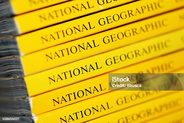 Photo libre de droit de Une Pile De Magazines National Geographic Macro Gros Plan banque d'images et plus d'images libres de droit de National Geographic Society