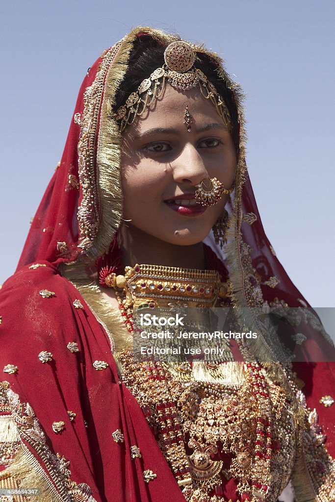 Vestido de vermelho e dourado - Royalty-free Adolescente Foto de stock