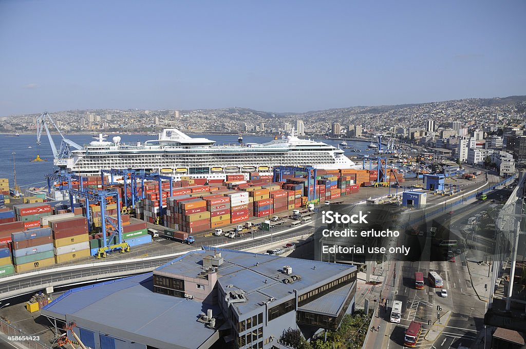 Port de Valparaiso - Photo de Bateau de voyageurs libre de droits