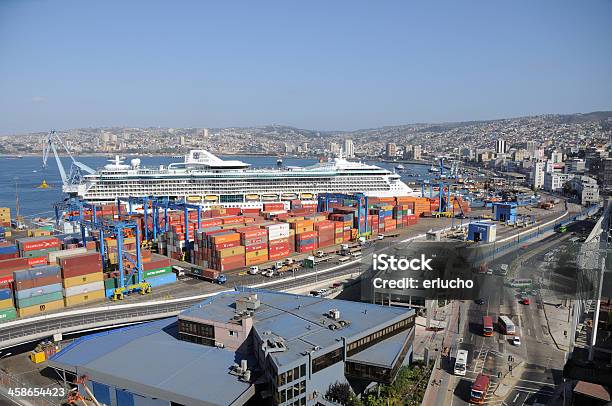 Porto De Valparaíso - Fotografias de stock e mais imagens de Ao Ar Livre - Ao Ar Livre, Barco de Cruzeiro, Chile