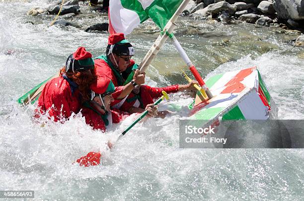 Foto de 難破船のspedizione デイミルラフティングカートンボートレース e mais fotos de stock de Itália - Itália, Rafting, Rio