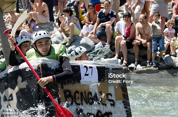 Foto de Rafting Em Barco Com Um Pacote e mais fotos de stock de Atividade - Atividade, Competição, Corredeira - Rio