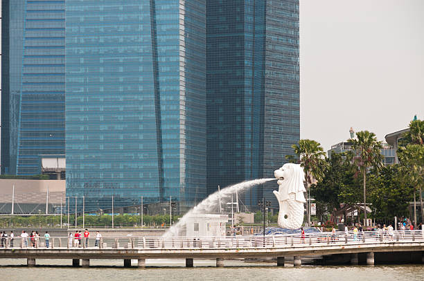 der merlion in singapur - editorial asia singapore tourist stock-fotos und bilder