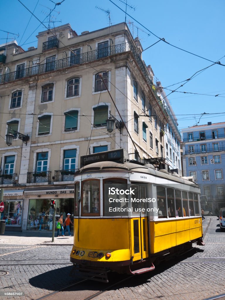 Tram jaune numéro 12 de Lisbonne, Portugal - Photo de Bâtiment vu de l'extérieur libre de droits