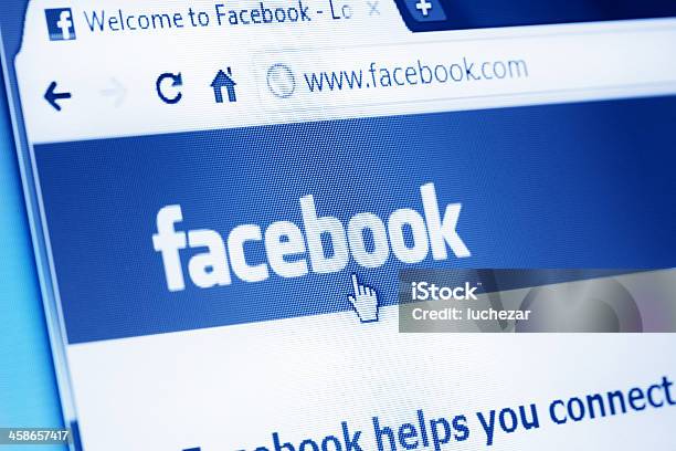 Facebook Página Web En El Navegador Principal Foto de stock y más banco de imágenes de Redes sociales - Redes sociales, Medios sociales basados en imágenes, Ordenador