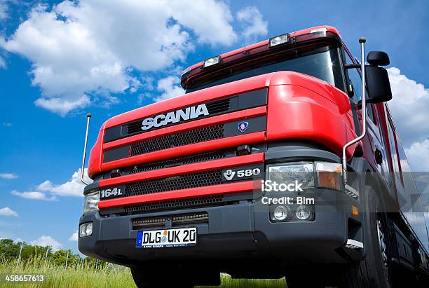 Photo libre de droit de Scania 164l Semi Camion La Vue En Contreplongée banque d'images et plus d'images libres de droit de Skane - Skane, Poids lourd, Moteur