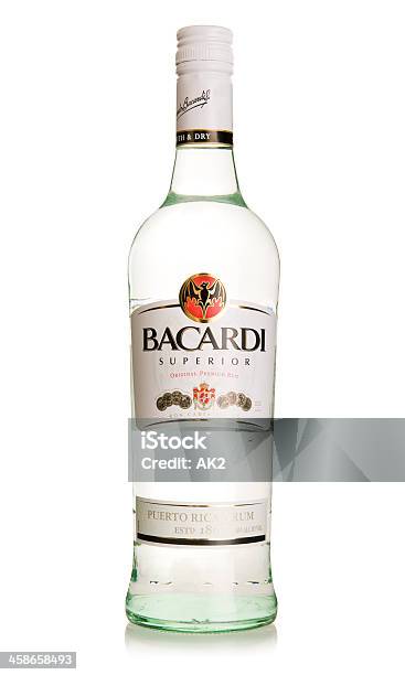 Bacardi Superior Рам Бутылка — стоковые фотографии и другие картинки Bacardi - Bacardi, Бутылка, Алкоголь - напиток