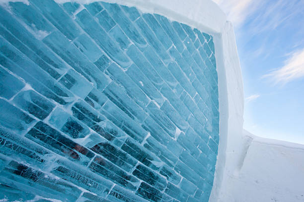 ice hotel-quebec city wall - many glacier hotel stock-fotos und bilder