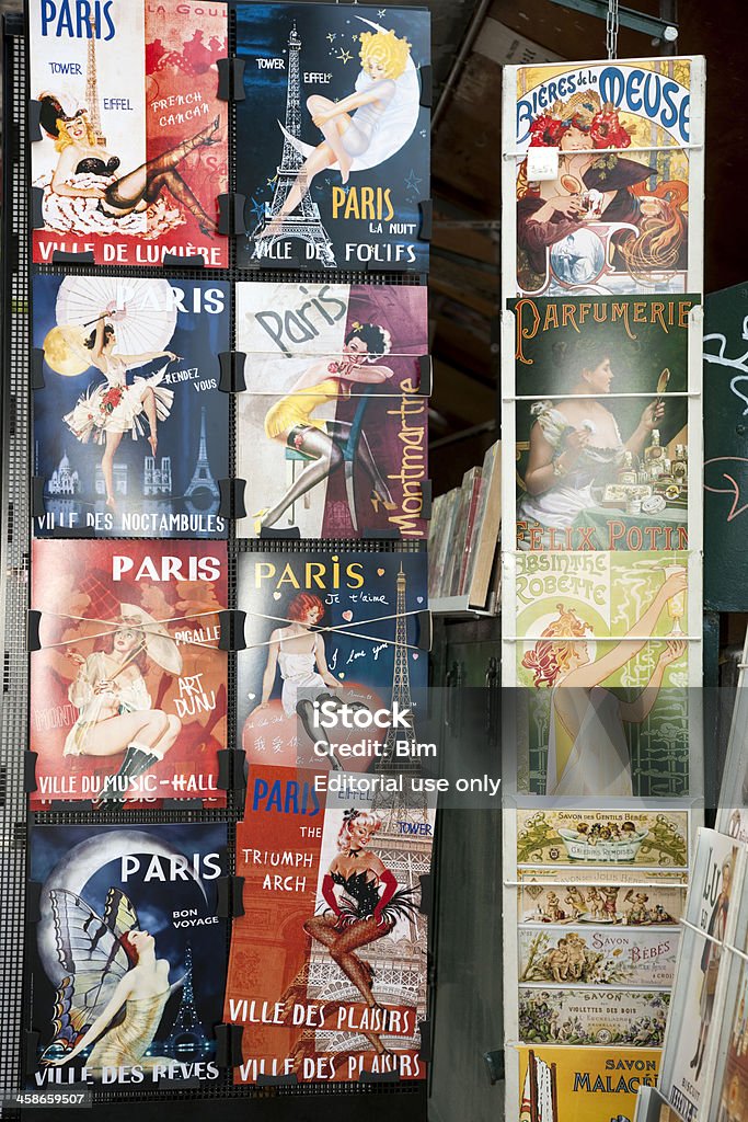 Affiches Vintage et de publicité pour la vente de Bookstall traditionnelle, Paris - Photo de Affiche libre de droits