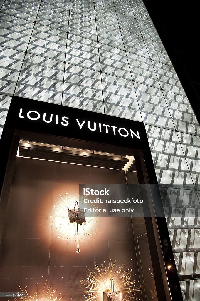 Louis Vuitton Boutique Store Stock Photo - Download Image Now - Louis  Vuitton - Designer Label, Store, Retail - iStock