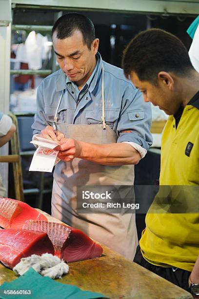 Japanische Thunfisch Butcher Stockfoto und mehr Bilder von Arbeiter - Arbeiter, Arbeitskollege, Asiatische Kultur