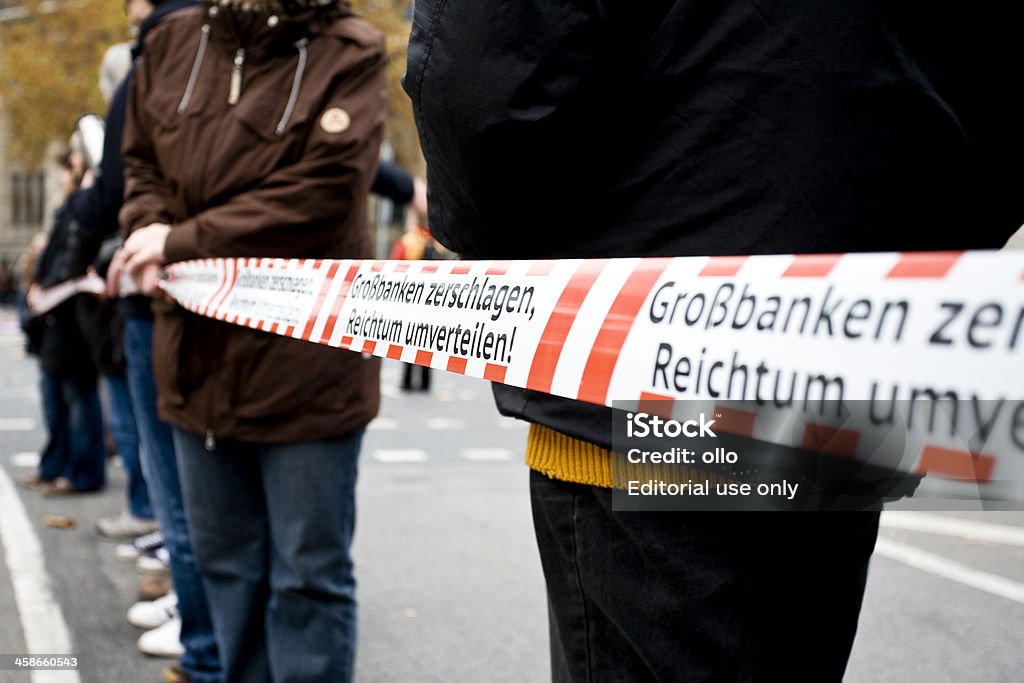 Protestujących podczas'Banken in die Schranken'-demonstration, Frankfurt - Foto de stock de ATTAC royalty-free