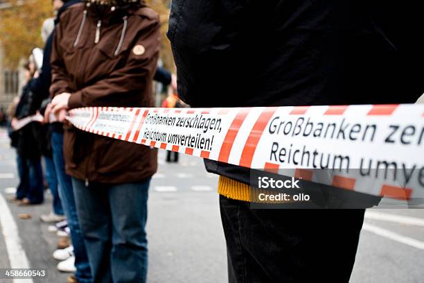 Foto de Protestujących Podczasbanken In Die Schrankendemonstration Frankfurt e mais fotos de stock de ATTAC