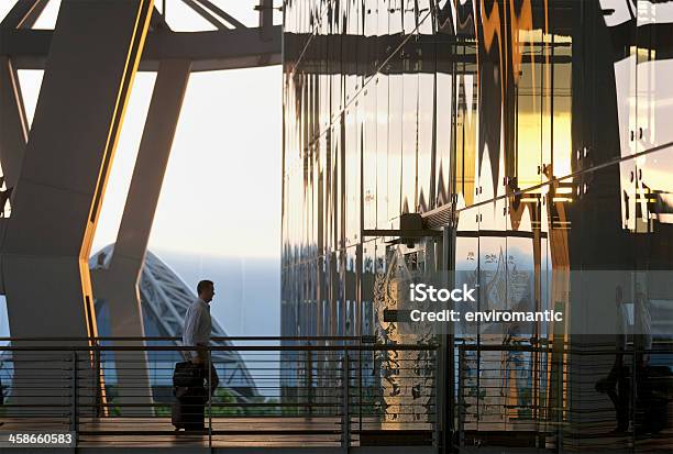 Западная Деловых Путешественников Ввода Аэропорта Suvarnabhumi Bangkok — стоковые фотографии и другие картинки Азия