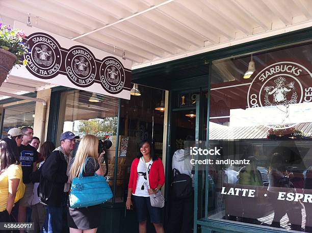 Original Starbucks Shop Stockfoto und mehr Bilder von Starbucks - Starbucks, 2012, Außenaufnahme von Gebäuden