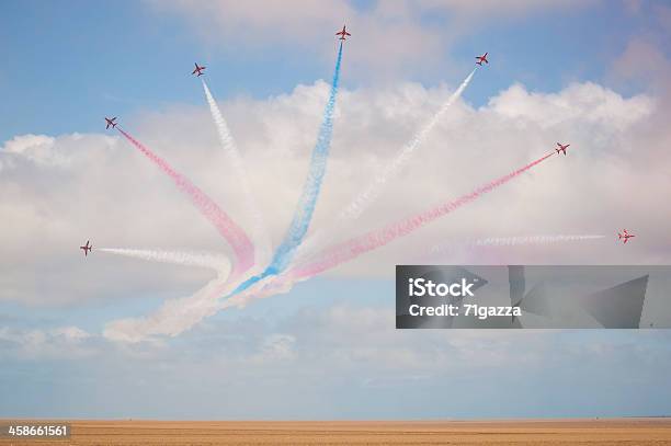 빨간색 화살표쿨링팬 쪼개짐 2011년에 대한 스톡 사진 및 기타 이미지 - 2011년, Airshow, BAE 호크