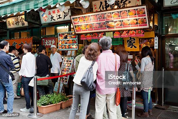 Mercado De Pescado De Tsukiji Foto de stock y más banco de imágenes de Alimento - Alimento, Bar, Bar de Sushi