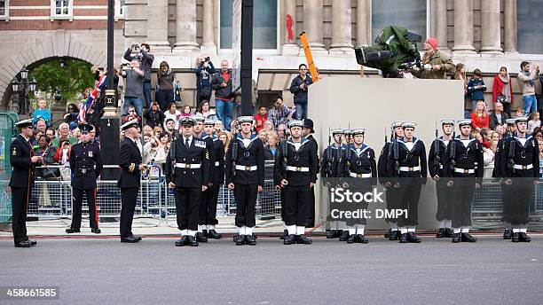 Photo libre de droit de Royal Navy On Parade De Jubilé De Diamant De La Reine Procession Détat banque d'images et plus d'images libres de droit de 2012