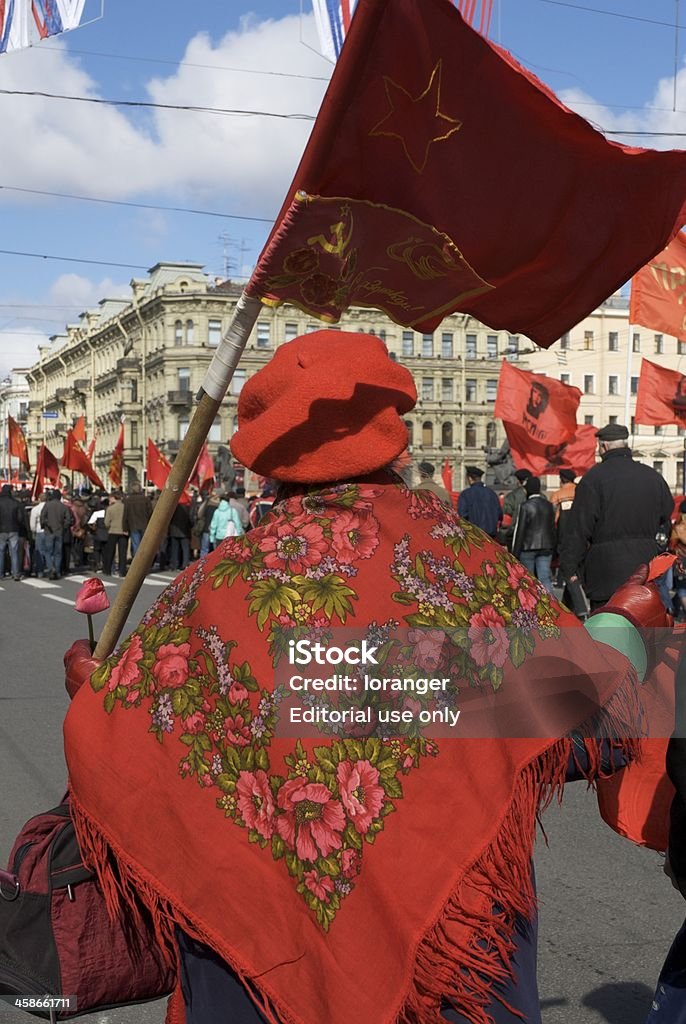 Manifestante rouge - Стоковые фото Первое мая - День международной солидарности трудящихся роялти-фри