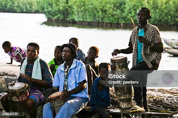 Cerimónia De Vudu - Fotografias de stock e mais imagens de Afro-americano - Afro-americano, Aldeia, Bateria - Instrumento de Percussão