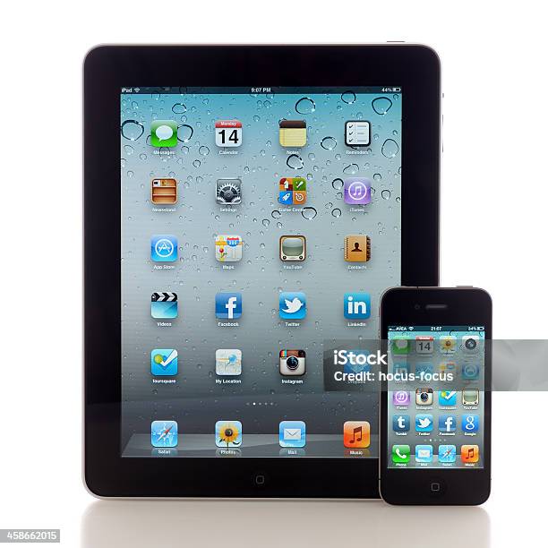 Foto de Ipad E Iphone 4 e mais fotos de stock de Aplicação móvel - Aplicação móvel, Figura para recortar, Mostrar