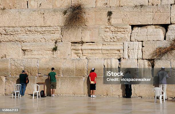 Al Muro Del Pianto - Fotografie stock e altre immagini di Adulto - Adulto, Adulto di mezza età, Arte dell'antichità