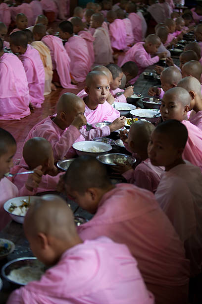 kalaywa tawya mosteiro, myanmar - kalaywa tawya monastery imagens e fotografias de stock