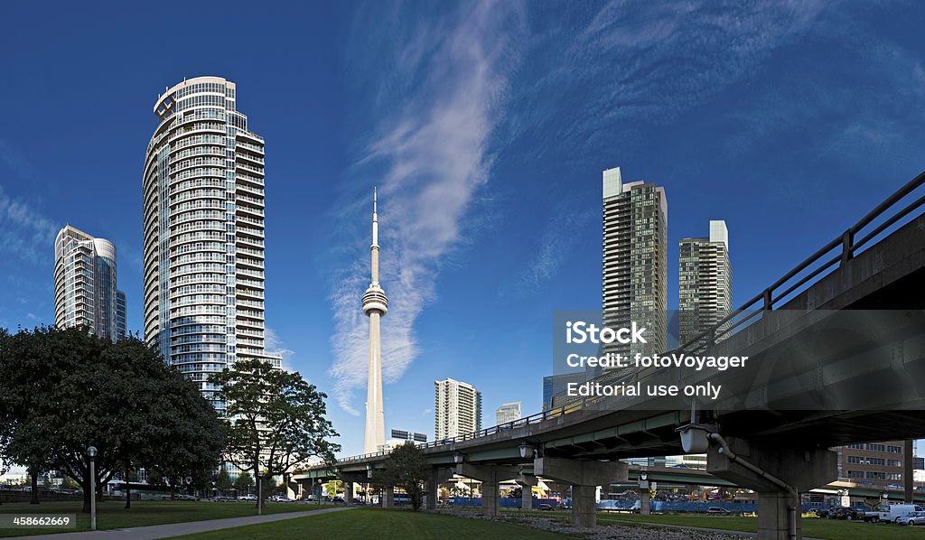 De Toronto, la Torre CN, el paisaje de panorama de torre - Foto de stock de Autopista libre de derechos